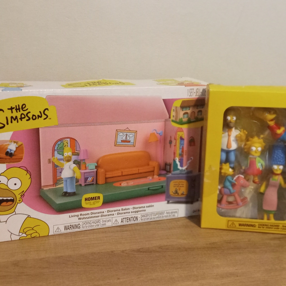 The Simpsons House Diorama Playset and Family Mini Figures ~ Free Shipping! ☆